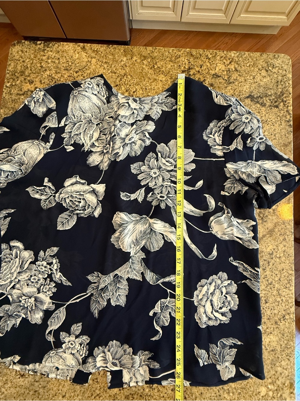 Linda Allard Ellen Tracy Silk Navy and Cream Floral Blouse Size 16 - Picture 5 of 5